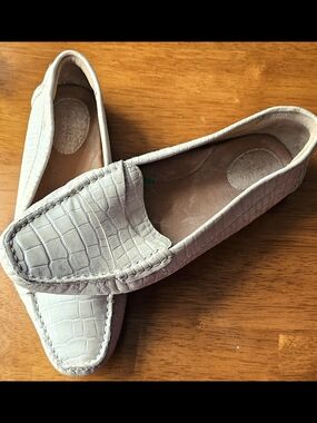 Clarks Artisan White Alligator Textured Loafers  Sz 7.5M